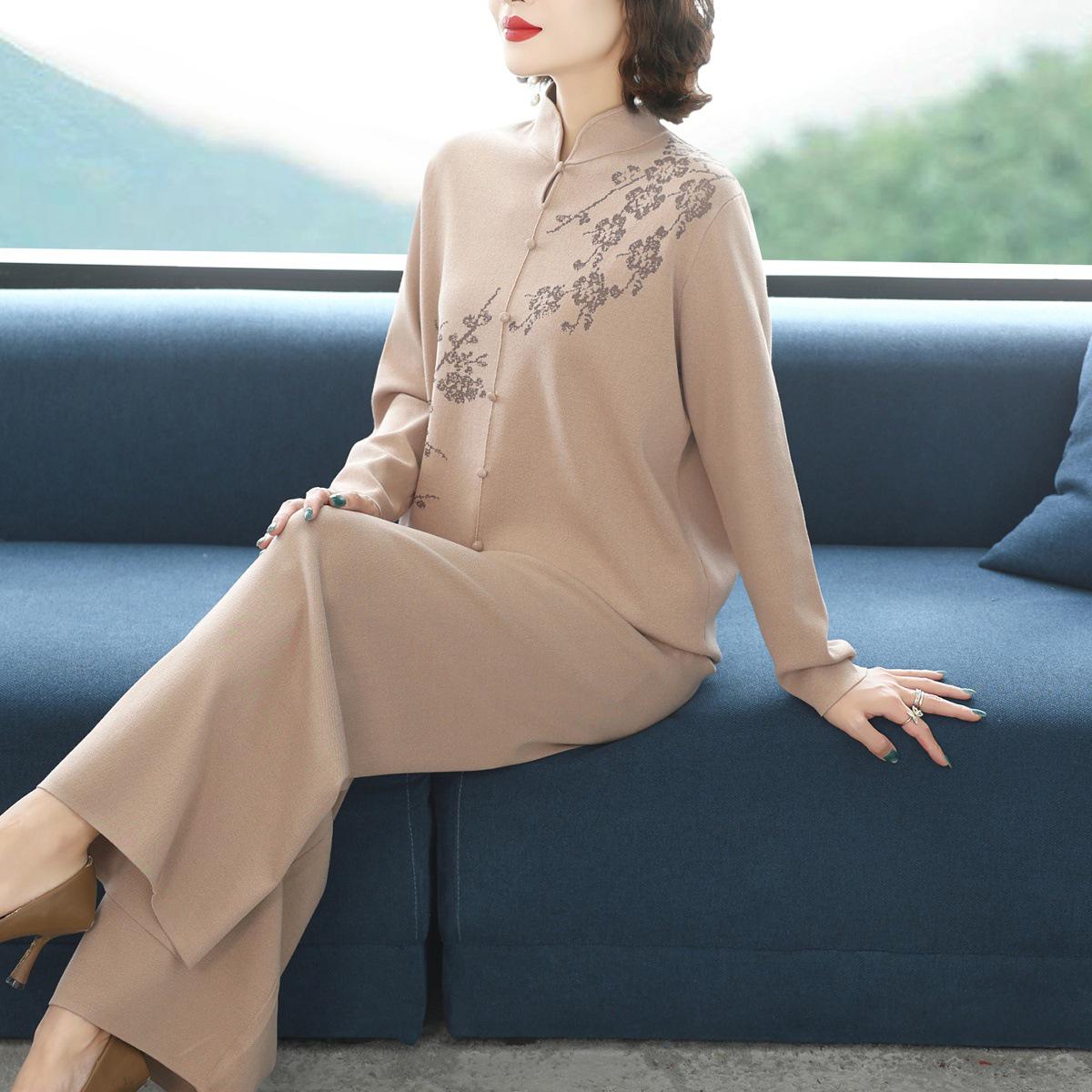 

Autumn 2025 Women s Casual Knit Two-Piece Set: Loose Top & Wide-Leg Pants for Middle-Aged Moms 2XL (recommended 130-140 lbs)