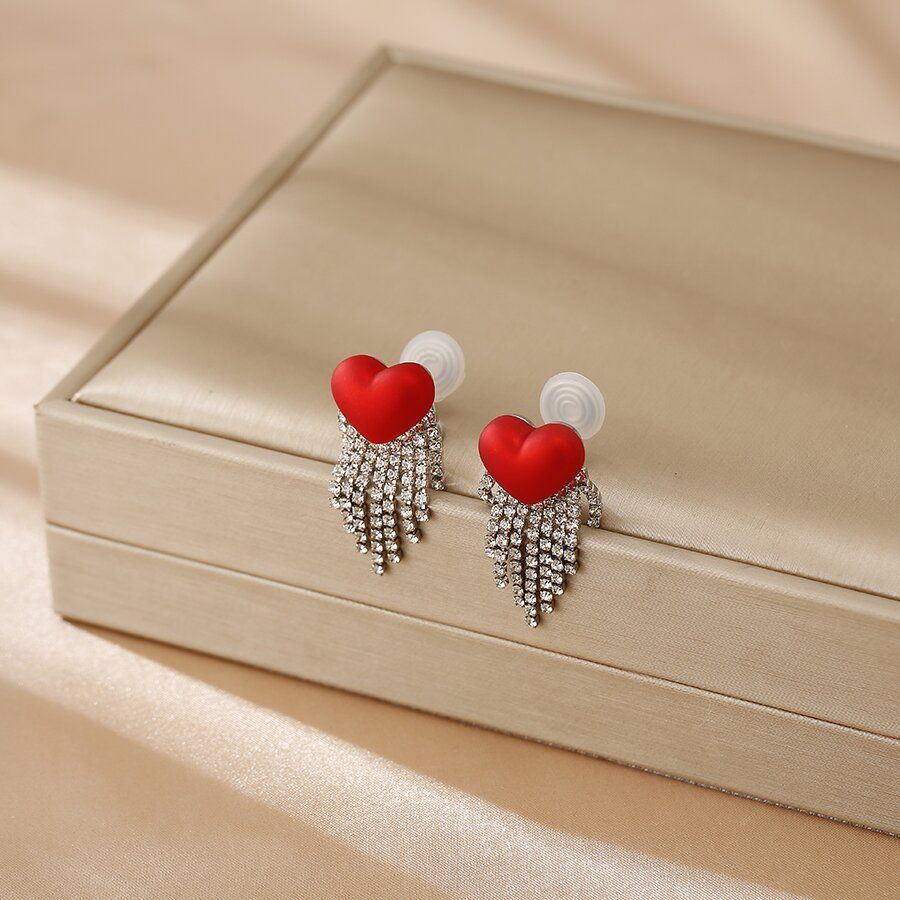 

Новая осенне-зимняя катушка от комаров без пирсинга ушей, зажим для ушей, женские серьги с кисточкой в ​​виде красного сердца