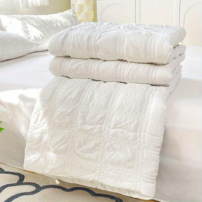 Lightweight Summer Quilt Breathable Seersucker Soft Comfortable Bedding For All Seasons Perfect For Bedroom Decor