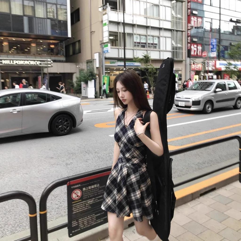 Women's Retro Plaid Halter Dress - Black & White Sleeveless V-Neck Pleated A-Line Mini Skirt