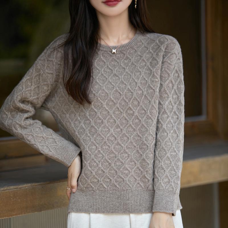 2024 Women's Autumn/Winter Wool Knitwear: Diamond Pattern, Round Neck, Slimming Loose Fit Top