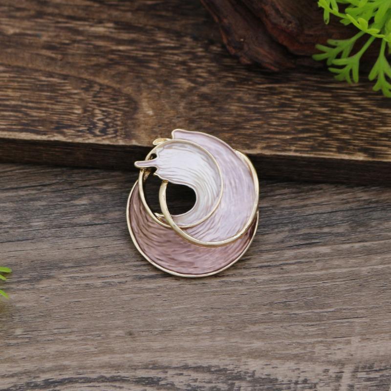 New Enamel Color Hollow Geometric Wave Magnetic Brooch Women's Simple and Advanced Multifunctional Breast Buckle