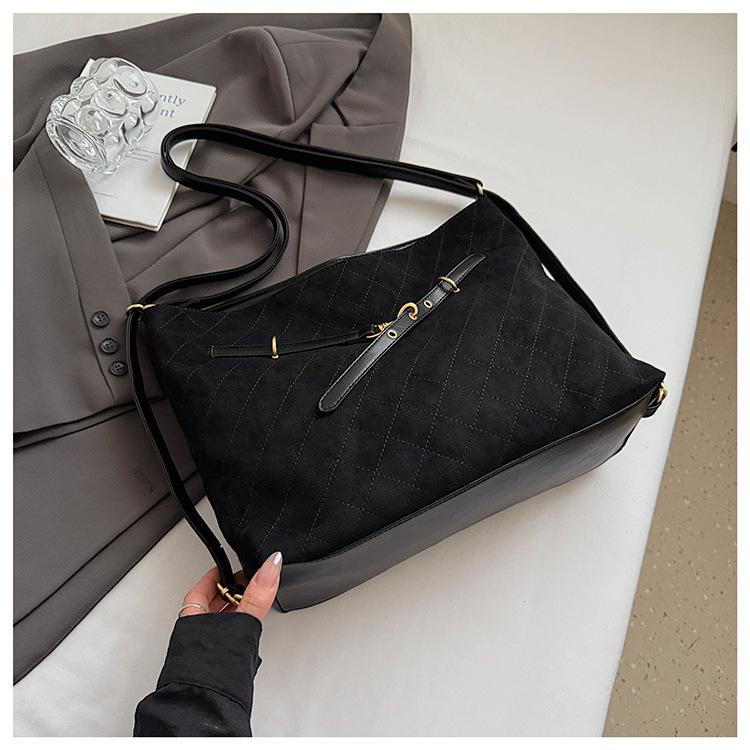 

Осенне-зимняя ретро замшевая сумка-тоут женская 2025 новая многофункциональная сумка-рюкзак большой вместимости для поездок на работу, на плечо, мессенджер чёрный