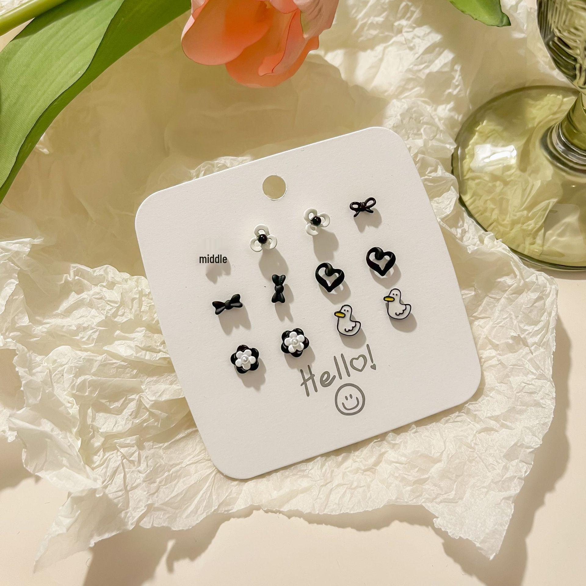 

Summer Floral Stud Earrings Set: Cute, Versatile, Petite Earrings for Women and Students