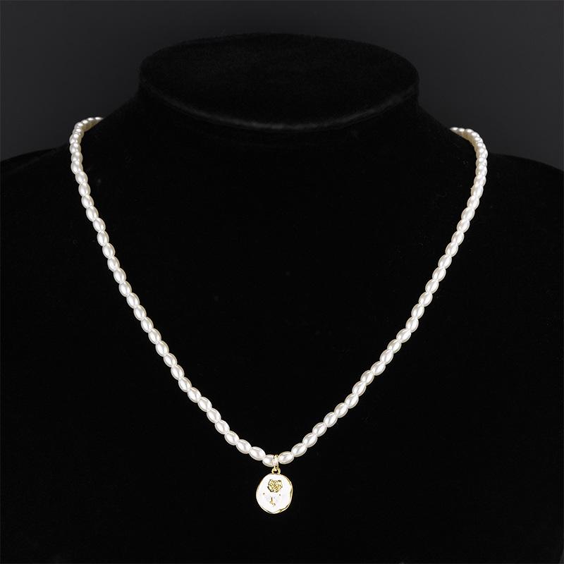 Light Luxury Design Pearl Necklace Women'S High Sense Natural Simple Temperament Rose Fritillary Pendant Accessories