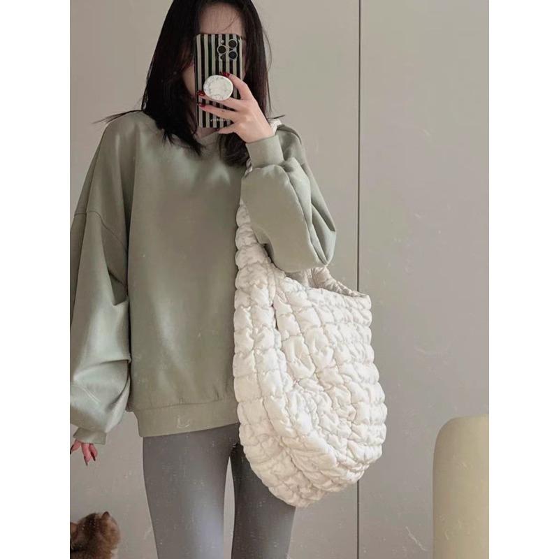 

Korean version of the new bag women s cloud bag folds large bag versatile bubble large capacity bag dumpling bag commuter messenger