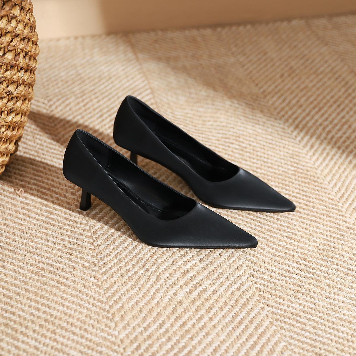 

326-1 Internet celebrity with the same simple pointed high heel single shoes new shallow mouth professional thin heel single shoes work shoes women 35 чёрный