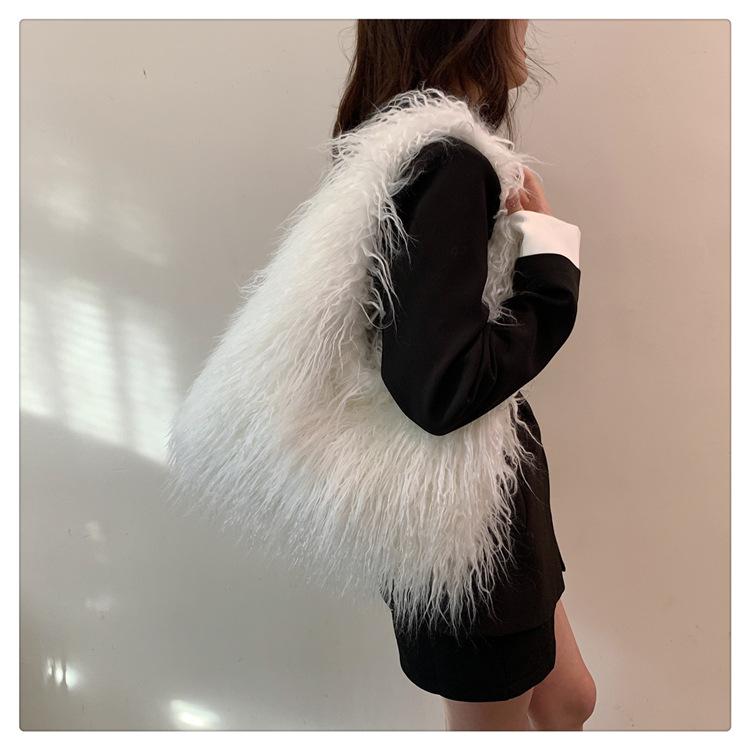 Mote fluffy veske ny lang plysj imitasjonspels personlig stekt gate stor kapasitet skulderveske