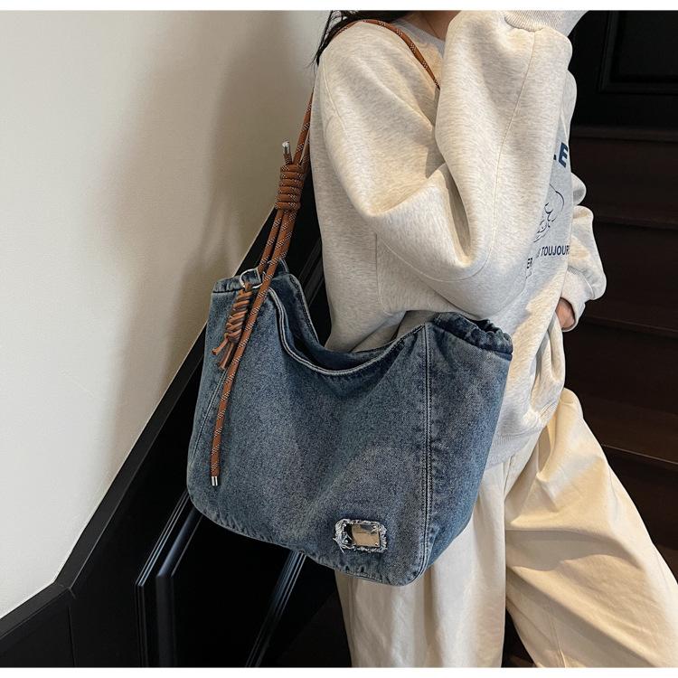 Denim bag women's 2025 new fashion fashion one-shoulder crossbody bag large capacity student commuter tote bag