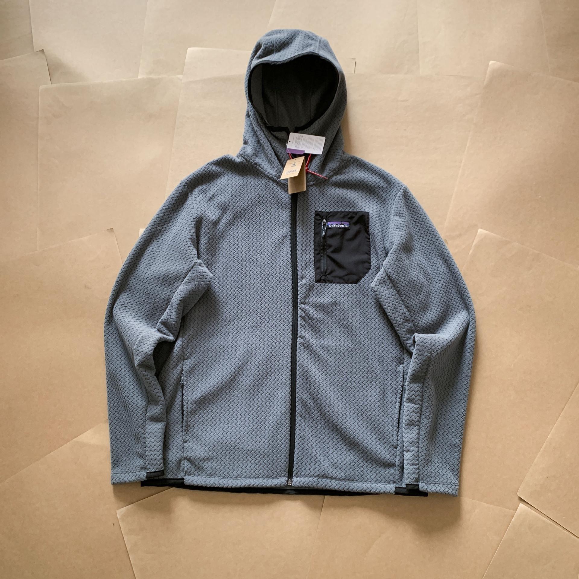 

Pata Unisex Fleece Jacket: Stand Collar, Hooded, Wavy Pattern for Spring/Autumn Hiking Small світло-сірий колір