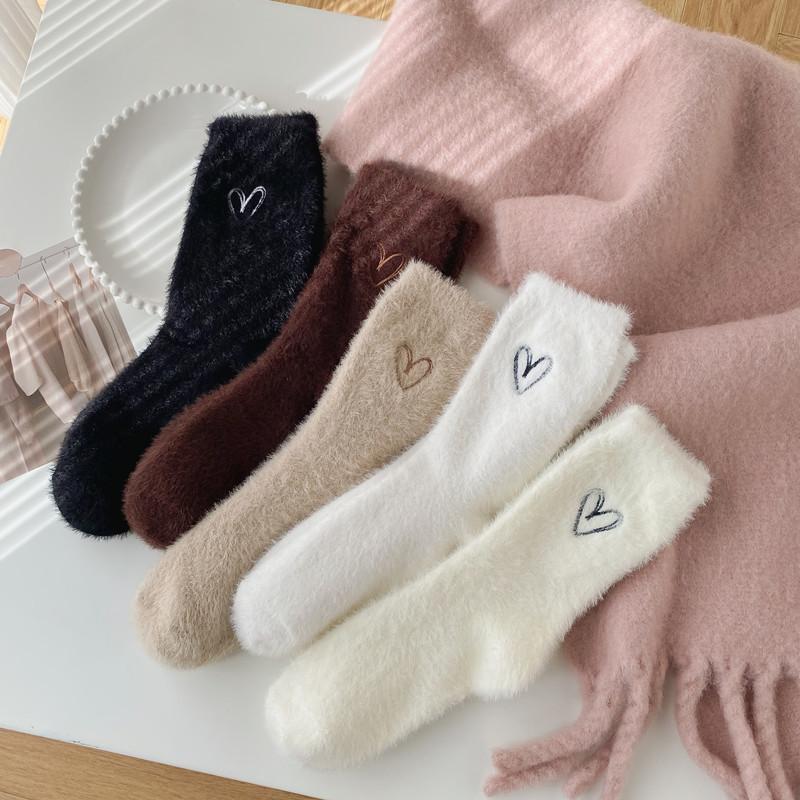 Women's Mink Fleece Heart-shaped Mid-calf Socks, Winter Fleece Thickened Warm Socks, Home Floor Socks