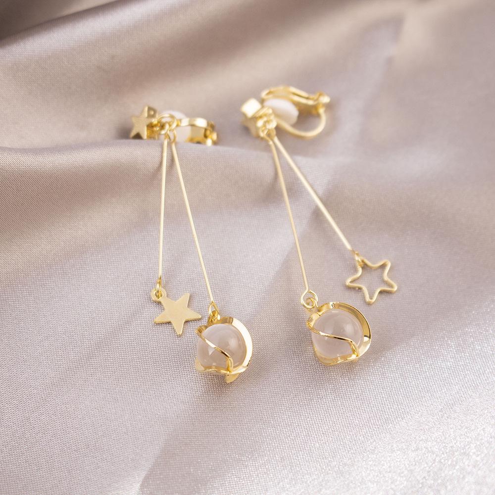 Elegant Clip-On Triangle Earrings for Non-Pierced Ears - Versatile, Light Luxury for Everyday Wear.