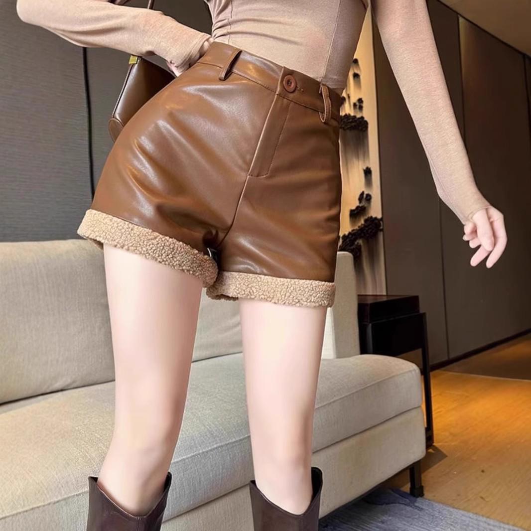 

Autumn/Winter 2024 High-Waisted PU Leather & Fur Patchwork Petite Slimming Hot Pants L