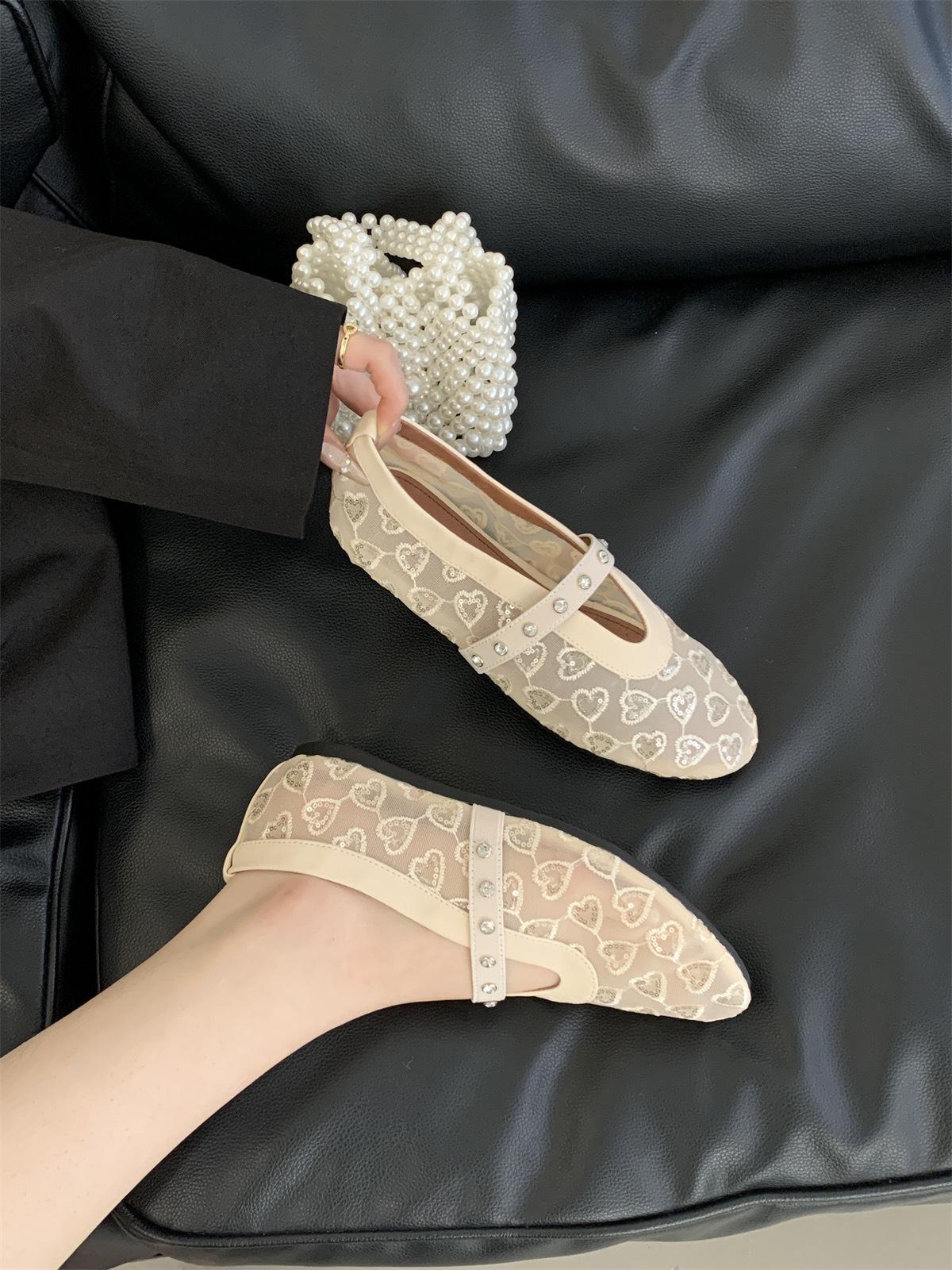 

Early spring new niche fishing net flat white sandals hollow fashion beach shoes women 40