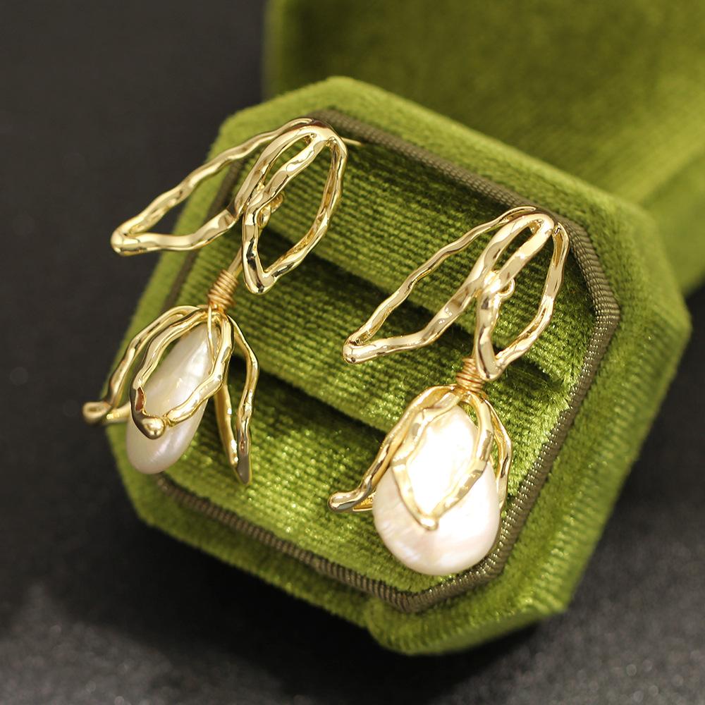 Premium gold-plated three-dimensional lily of the valley earrings special-shaped baroque pearl earrings 925 silver needle women's stud earrings