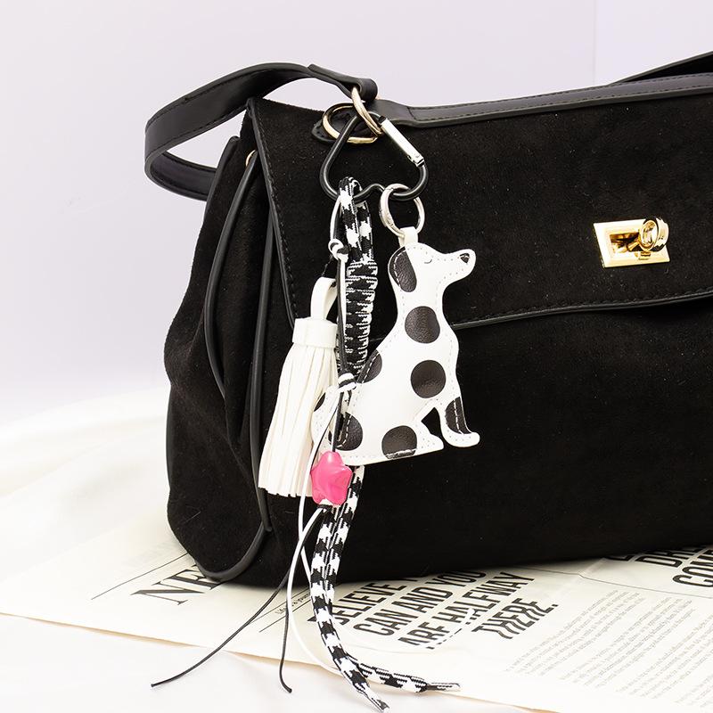 Breloque Sac Chien Dalmatien Avec Pompon Et Étoile En Corde À Carreaux Rouges Ou Noir Et Blanc Pour Décoration De Sac À Dos Et Utilisation Quotidienne Breloque Sac blanc