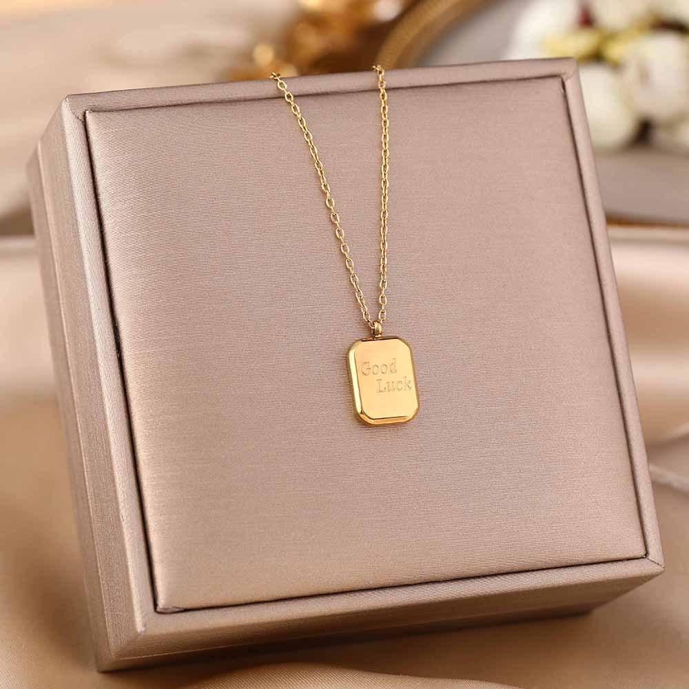 Exquisite 18K Gold-Plated Titanium Steel Necklace - Women's Clavicle Chain Jewelry, Fade-Resistant