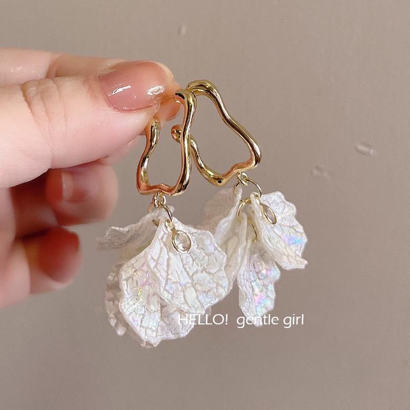 2025 White Chiffon Flower High-End Fairy Stud Earrings for Big Round Faces