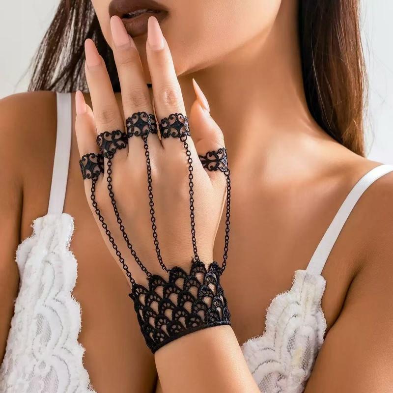 Gothic Style Exaggerated Personality One-Piece Finger Chain Women'S Retro Hollow Tassel Nail Back Chain