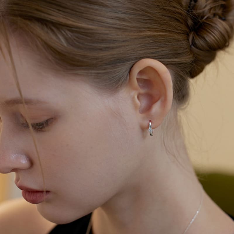 Lewe Clear point one-touch earring