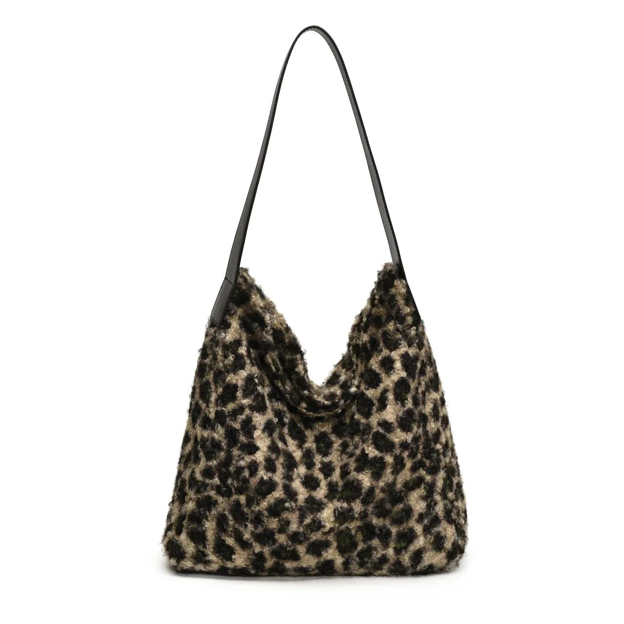 

Плюшевая сумка с леопардовым принтом для женщин, большая вместимость, осень-зима, новинка, пушистая университетская студенческая сумка для поездок на работу