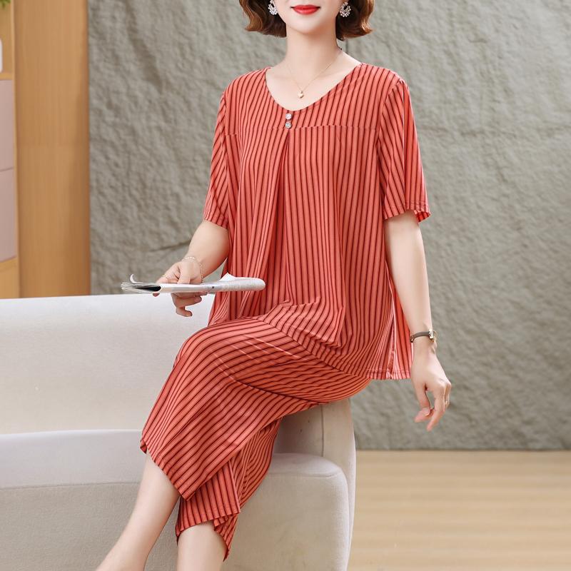 Completo estivo da donna taglie forti in 2 pezzi, set casual con top in seta ghiacciata e pantaloni capri (3XL-7XL)