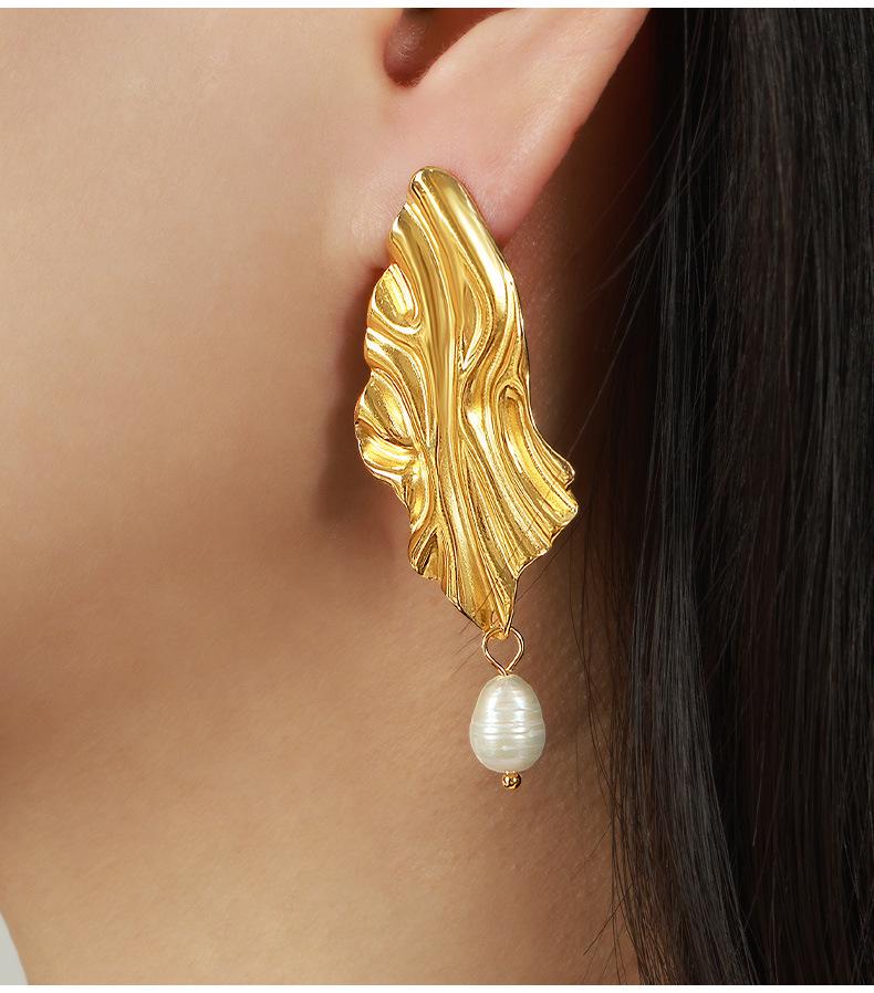High-End Irregular Pleated Freshwater Pearl Earrings in Gold-Plated Titanium Steel