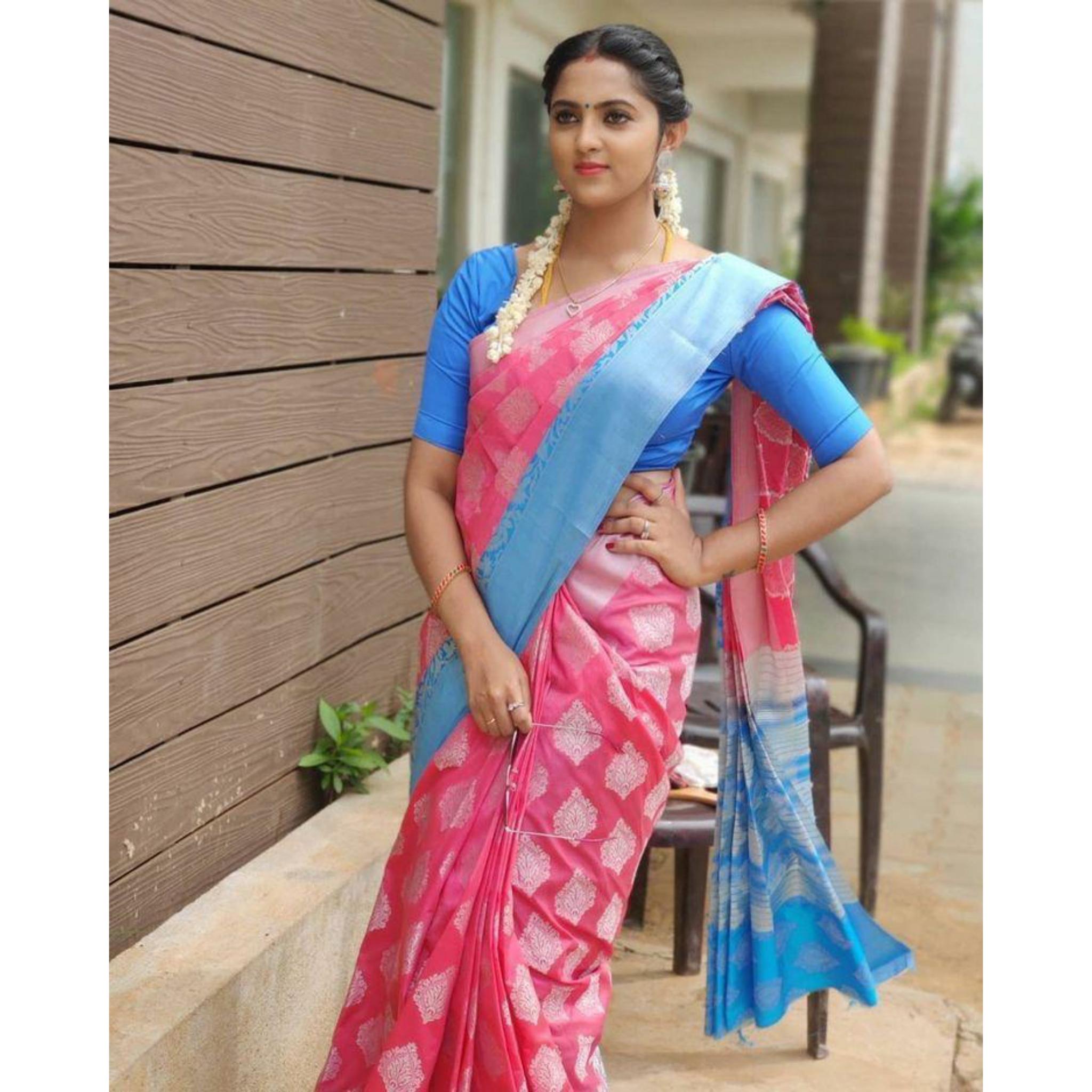 

Индийское традиционное мягкое шелковое сари личи с жаккардовым плетением