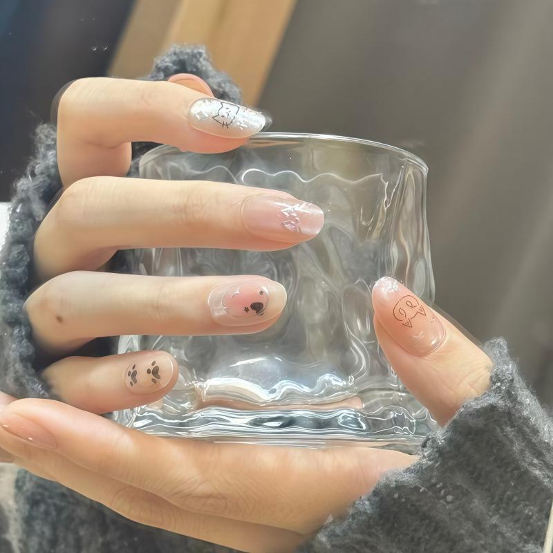 Student Wearable Nails: Cute Animal Style, Short & Versatile, Autumn/Winter Whitening Collection, Removable for Daily Use