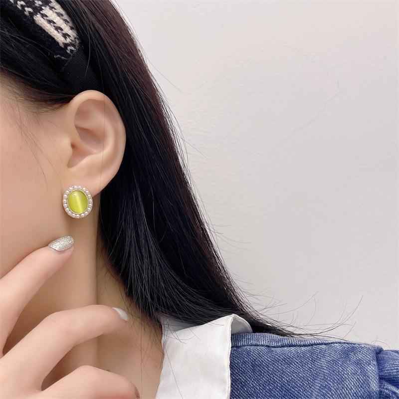 Neue Perle Oval Damen Kleine Ohrringe Hellgrün Acryl Bonbonfarbe Süße Geometrie Winzige Ohrringe für Damen Coole Sachen 2025