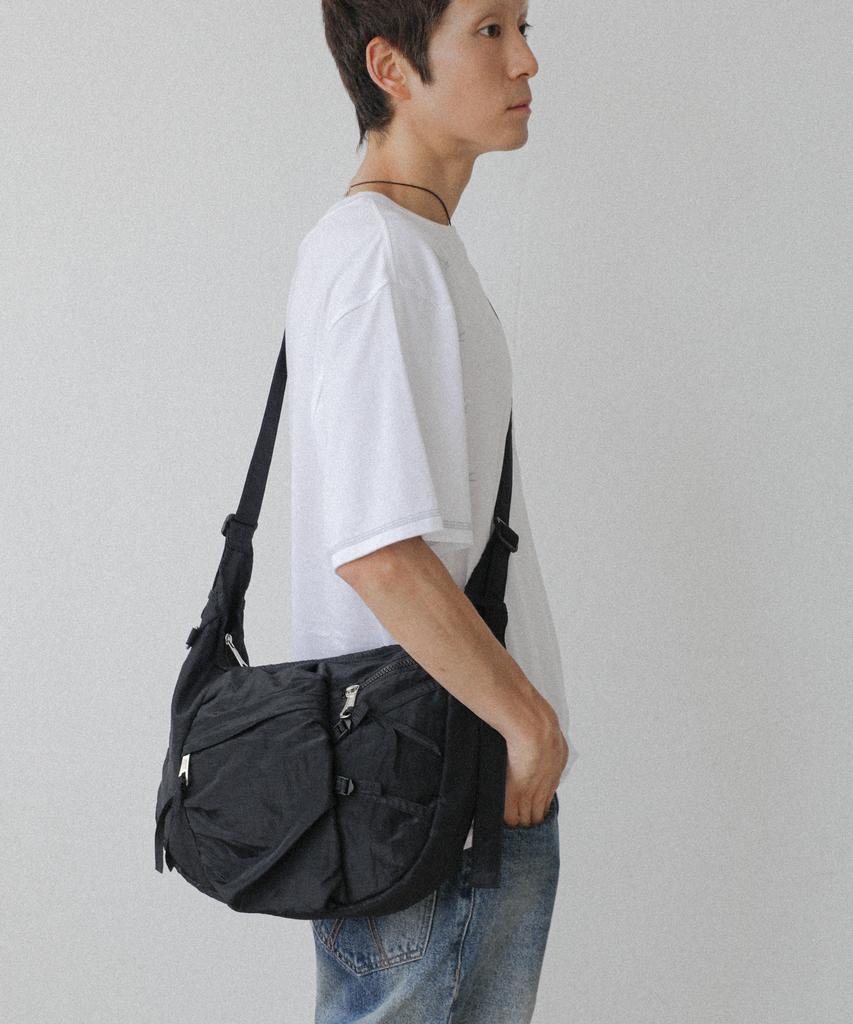 Iugamakaras Nylon Strap Hobo Bag (Black)