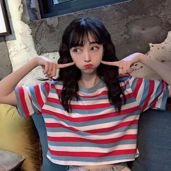 

2024 Летний женский свободный укороченный топ с радужными полосками и короткими рукавами - HyunA Style XL красный