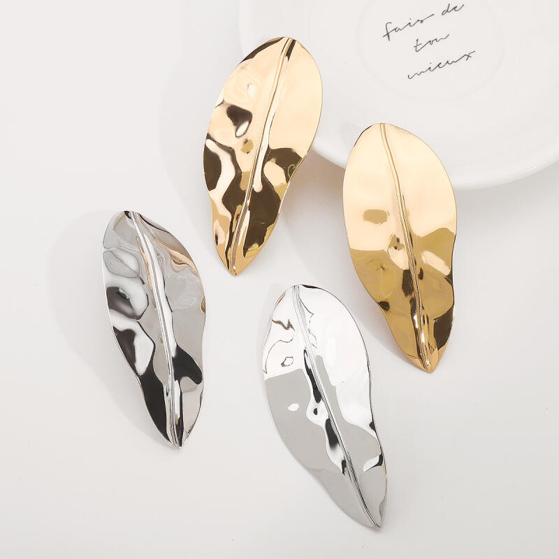 Exaggerated Glossy Metal Large Leaves Dangle Earrings for Women Ladies Temperament Stud Earrings Vacation Jewelry Accessories