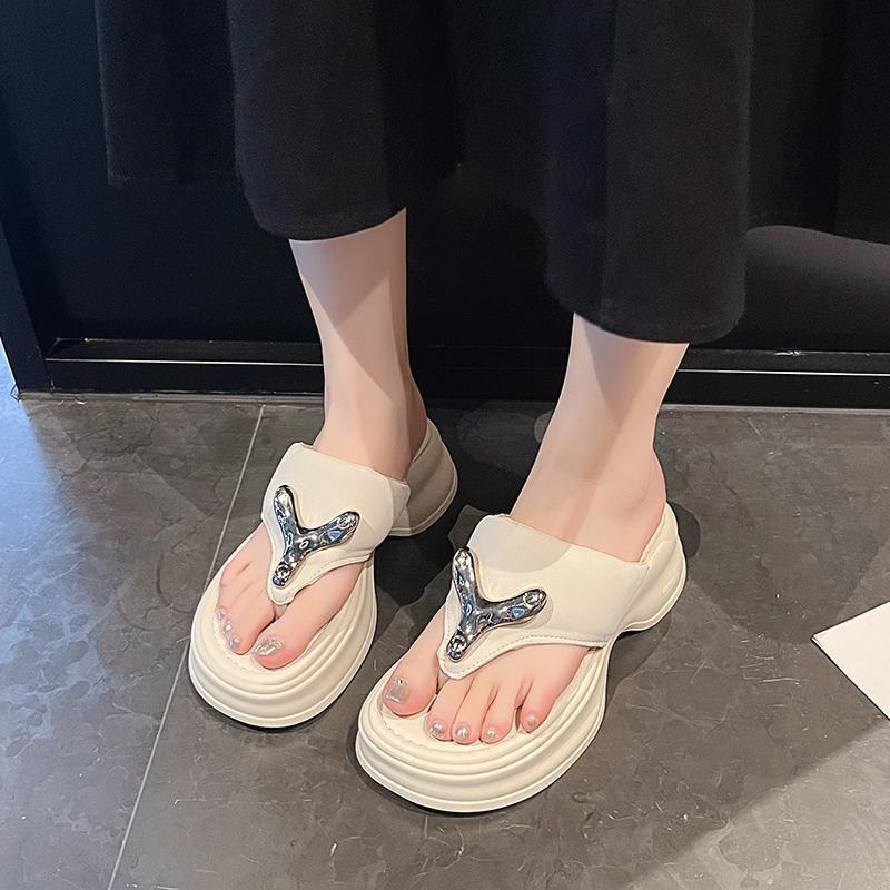 Slippers Women's Summer Outer Wear 2025 New Casual Soft-soled Beach Shoes Thick-soled Heightened Summer Pinch-on Flip-flops