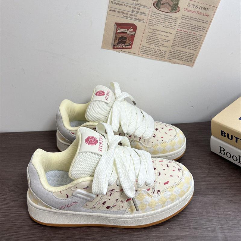 Niche cranberry color scheme bread shoes female ins student white shoes 2025 summer new versatile casual shoes