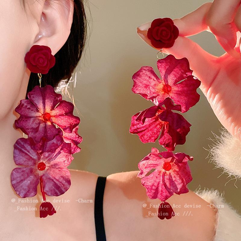 

Flocked Rose Earrings красный