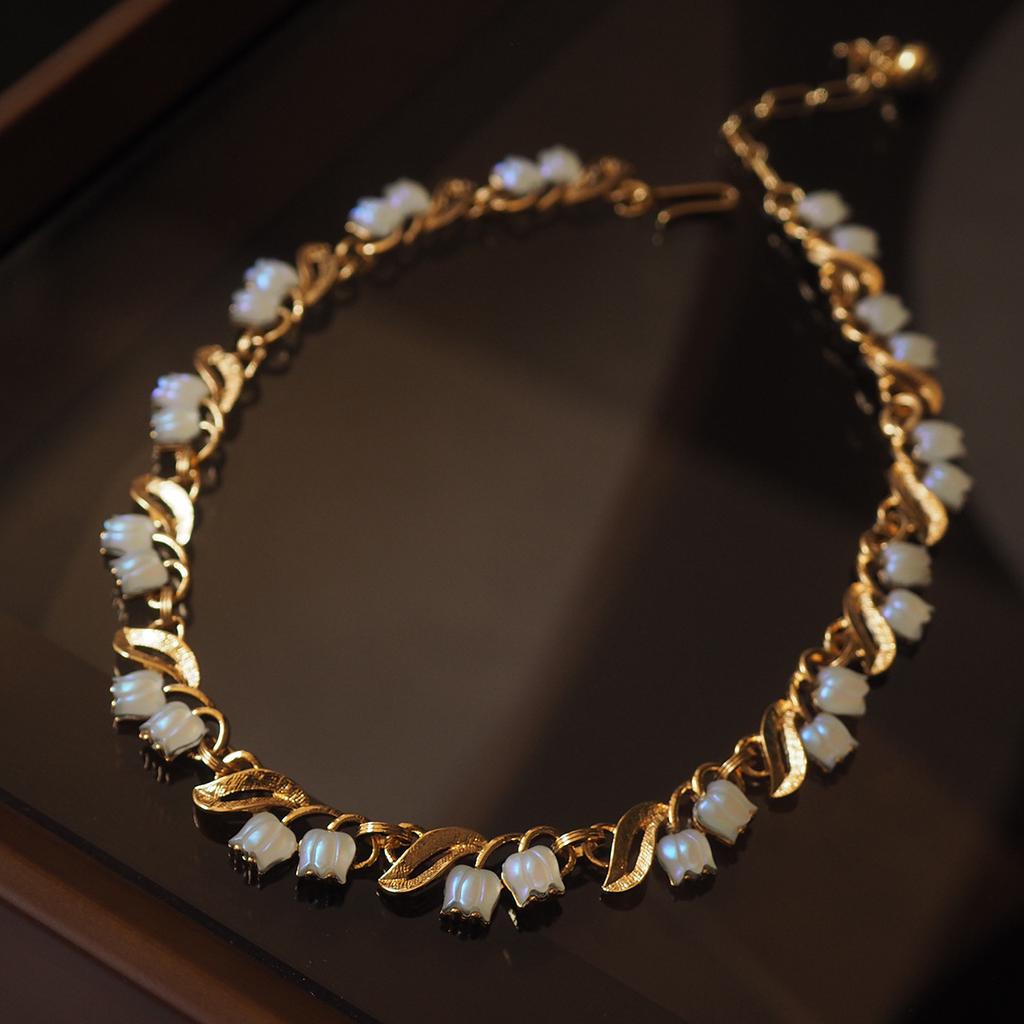Retro New 3d Fashion Accessories Relief Night Lily Necklace