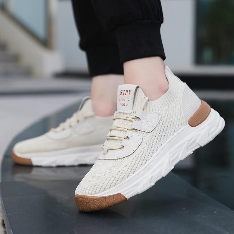 Men's Sports Shoes Fly-woven Mesh Breathable Outdoor Casual Versatile Large Size Men's Shoes Trend Versatile