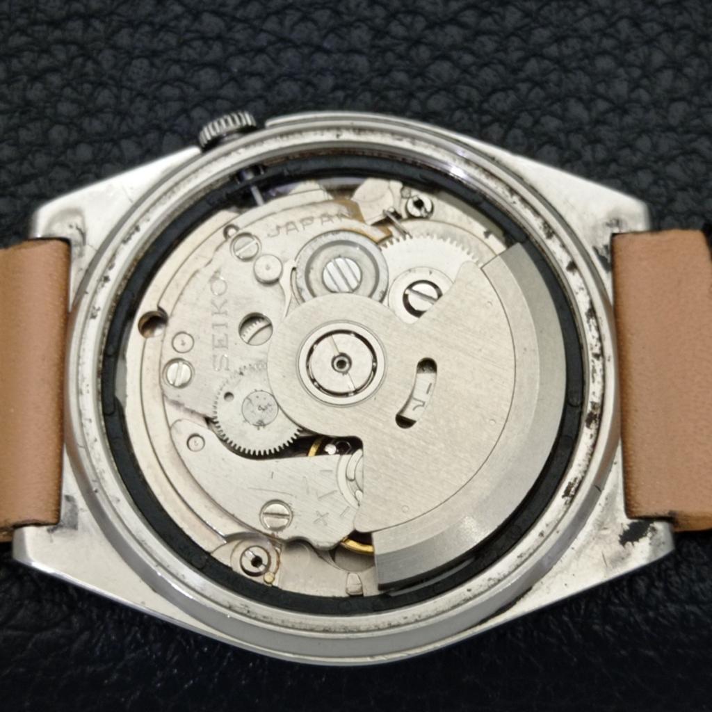 USED VINTAGE SEIKO 5 AUTOMATIC 7009A JAPAN MENS WHITE COLOR DIAL WATCH a433211-2 R115-a433211