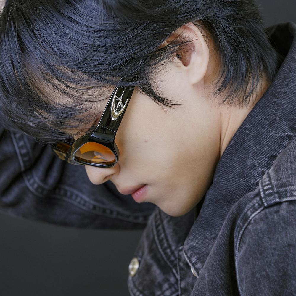Haibisyeon Nova Black/Orange Tint Lens
