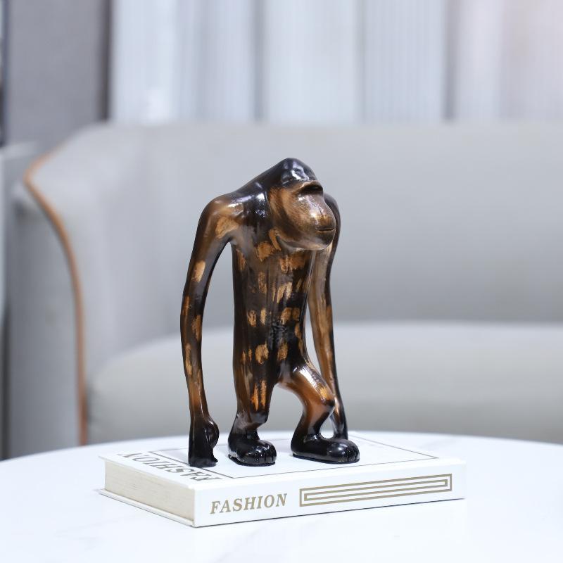 European Abstract Resin Long-armed Gorilla Animal Sculpture Ornament for Living Room Bedroom Fun Animal Gorilla Craft Home Decor