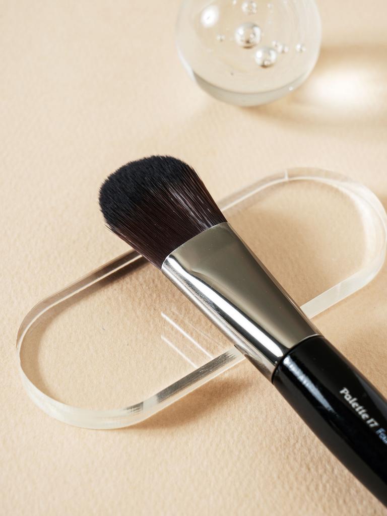 Palette 17 Foundation Brush