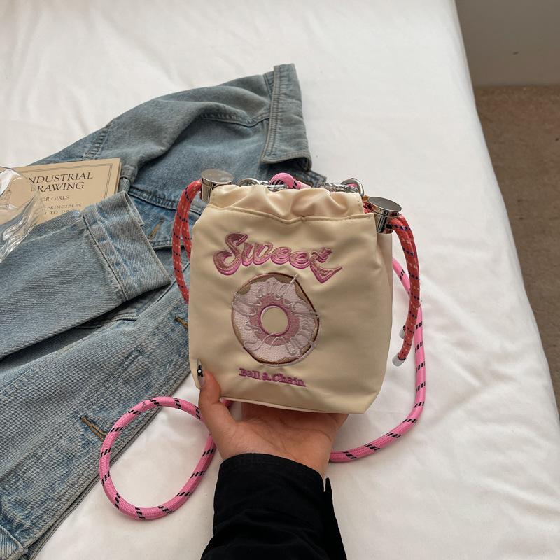 Spring Japanese Leisure 2025 Personalized Shopping Bag Women's Fashion Niche Design Large Capacity Shoulder Bucket Bag Tide