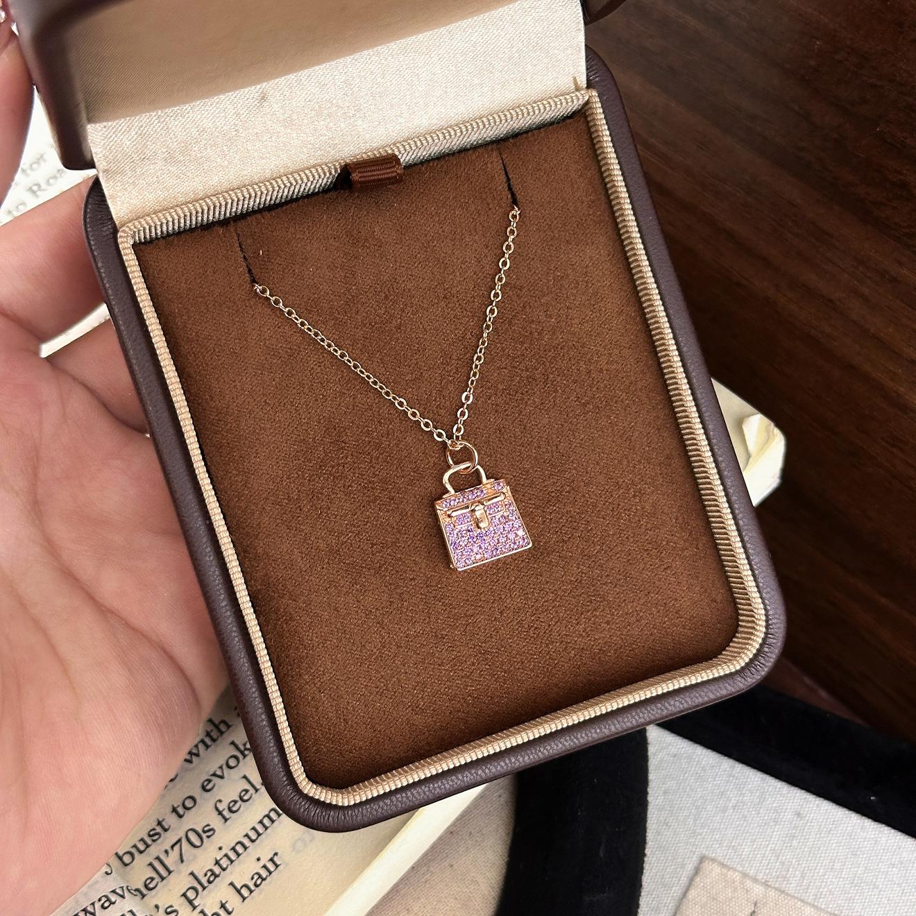 Xiaohongshu explosion H letter Kangkang bag necklace light luxury dopamine color scheme ins wind collarbone chain