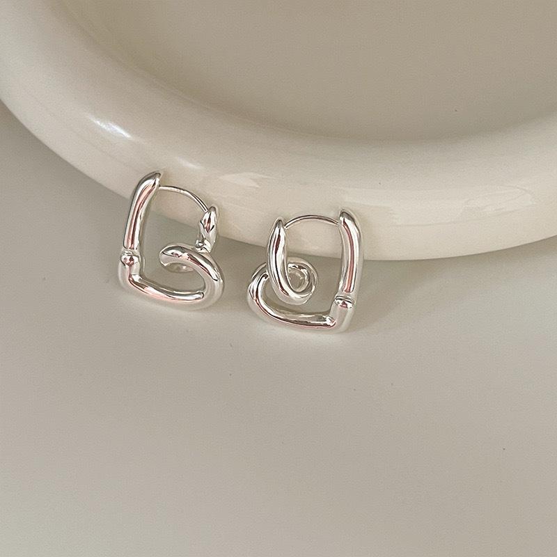 

Knotted Heart Ear Cuffs: Unique Fall/Winter 2023 Fashion for Women