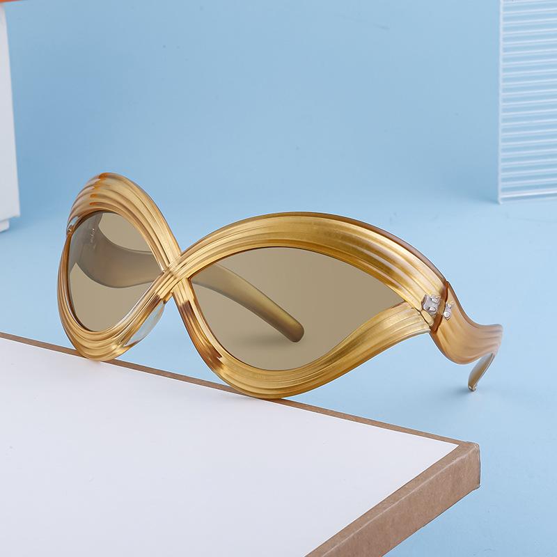 YK millennial cat eye sunglasses women's European Milan catwalk sunglasses women's ball trendy glasses