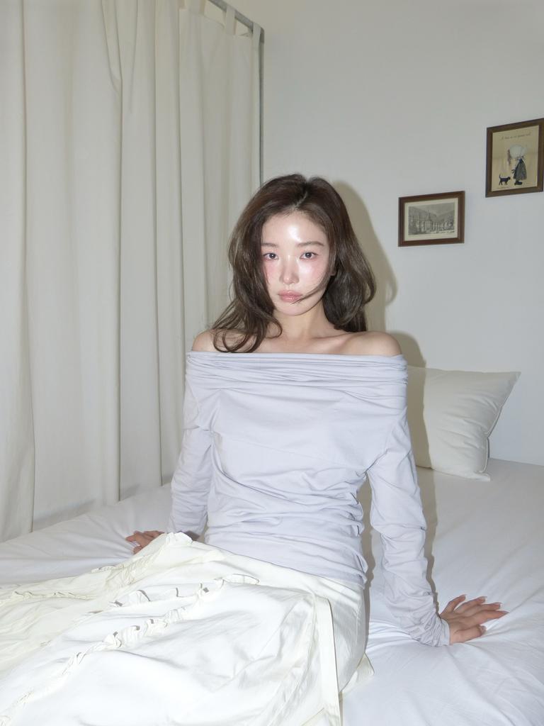 Bahayun Off Shoulder Drape Top (Dusty Gray)