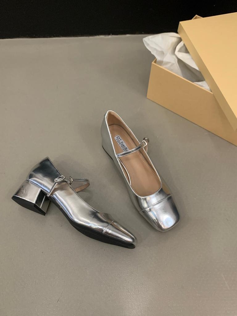 Sommer neue Modelle mit roten High Heels Abendschuhe Einzelne Schuhe Damenschuhe 2025 silberner Rock dicker Absatz Mary Jane