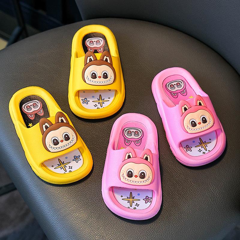 Dziecięce kapcie dinozaury - Antypoślizgowe, Miękka podeszwa do domu i łazienki, Letni styl kreskówkowy dla chłopców i dziewczynek