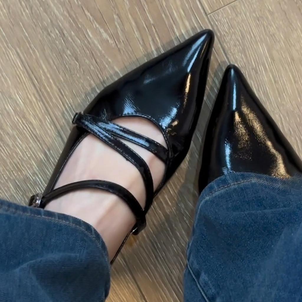 Sheepskin pointed tip with thick heel single shoes women's commuting temperament high heels shallow mouth retro Mary Jane shoes